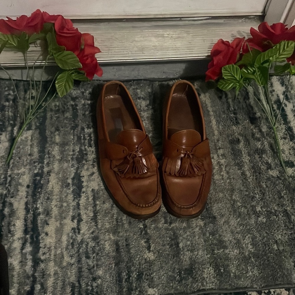 ALLEN EDMOND RARE LOAFERS TASSELD GO FOR 200 in this condition on ebay.